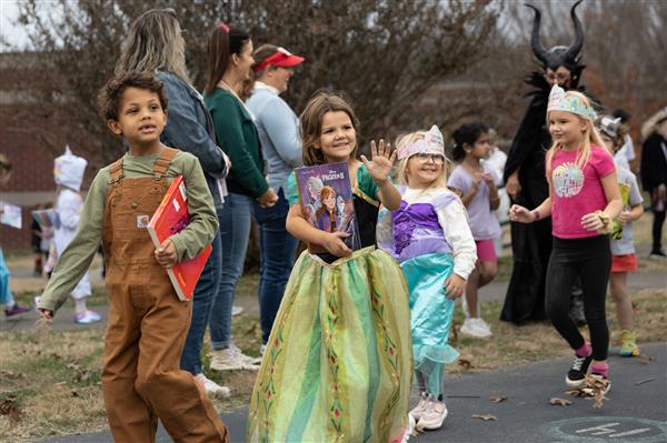 students dressed as princesses